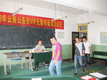 航帆培训2012年云南省公务员面试培训学员进场入座